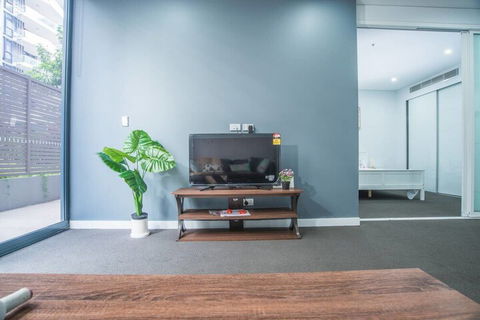 Stunning And Cozy Apartment In Heart Of Mascot - Sydney Tourism 4