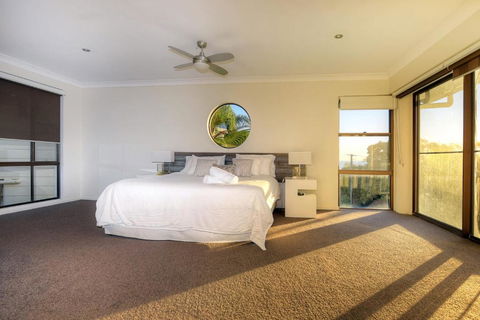 BEACHSIDE MANOR Walk To The Beach - Sydney Tourism 6