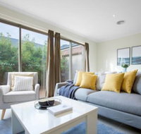 Spacious Lovely Home In Point Cook - Sydney Tourism