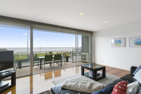 LOUTTIT BAY APARTMENT 1 Free Wifi Ocean Views & The Ultimate Location - Sydney Tourism 0