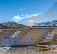 Peaceful 2kingbed Rootyhill Townhouse Near Station