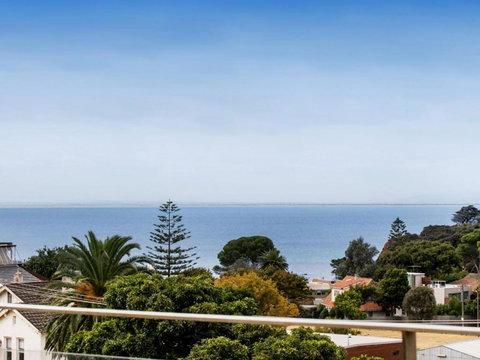 NORTH POINT RETREAT MORNINGTON - Sydney Tourism 4
