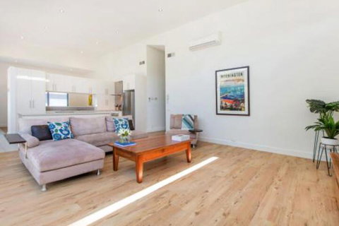 PALM COURT RETREAT MORNINGTON - Sydney Tourism 4