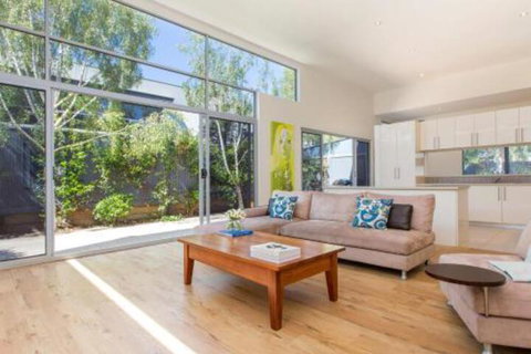 PALM COURT RETREAT MORNINGTON - Sydney Tourism 5