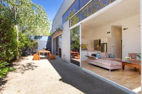 PALM COURT RETREAT MORNINGTON - Sydney Tourism 7