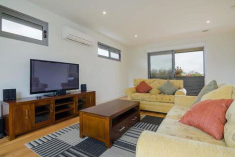 PIER 55 DROMANA... - Sydney Tourism 6