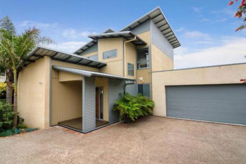 PIER 55 DROMANA... - Sydney Tourism 4