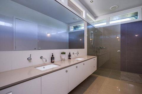 Kalina Retreat Tennis & Pool - Sydney Tourism 3