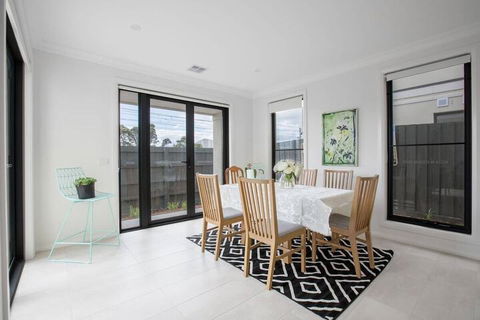 Captivating Large 4br@narre Warren - Sydney Tourism 5