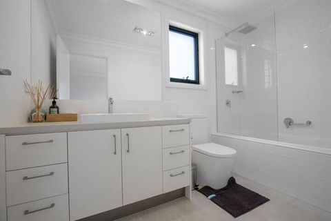 Captivating Large 4br@narre Warren - Sydney Tourism 7