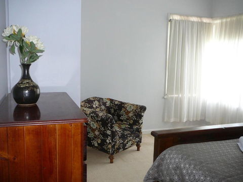 BEACHPOINT COTTAGE - Sydney Tourism 6