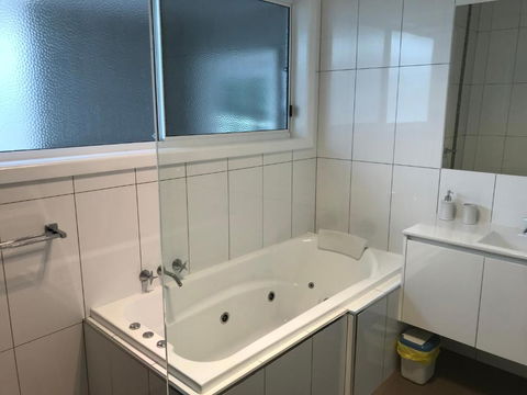 BEACHPOINT COTTAGE - Sydney Tourism 1