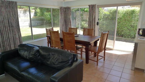 BEACHPOINT COTTAGE - Sydney Tourism 3