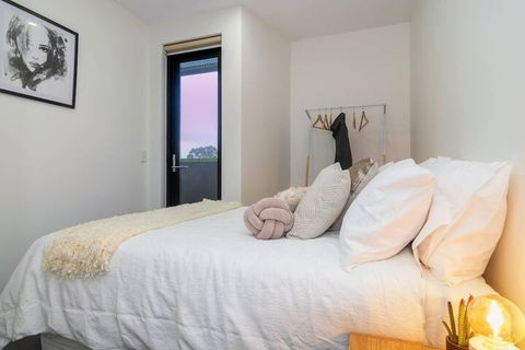 Canopy At 44 Minutes From The CBD Train & Cafes Wifi Nespresso Amenities - Sydney Tourism 3