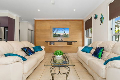 CASUARINA DREAMING - Sydney Tourism 6