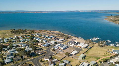 Captains Hideaway Jetty Berth & Pet Friendly - Sydney Tourism 1