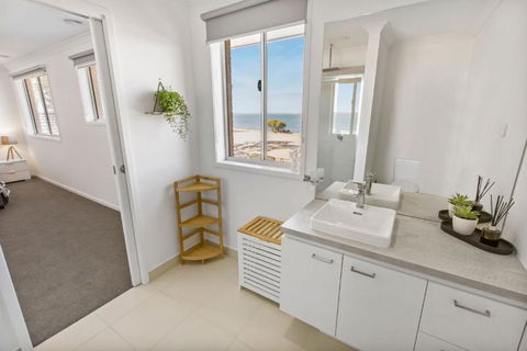 Captains Hideaway Jetty Berth & Pet Friendly - Sydney Tourism 2