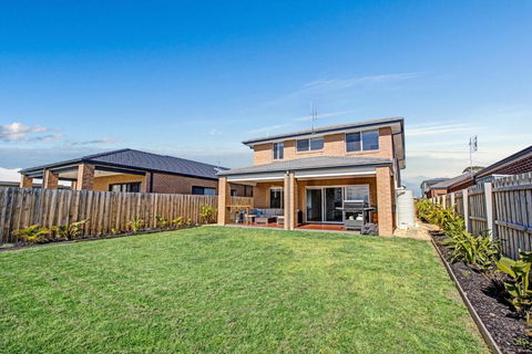 Captains Hideaway Jetty Berth & Pet Friendly - Sydney Tourism 3