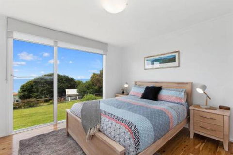 COASTAL HAVEN Panoramic Ocean Views - Sydney Tourism 3