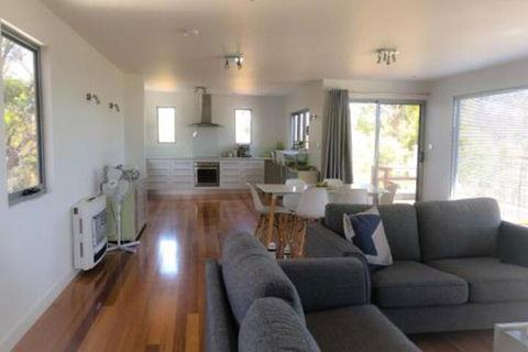 BAY Of FIRES BEACH SHACK Ocean Views From A Modern Beachhouse - Sydney Tourism 2