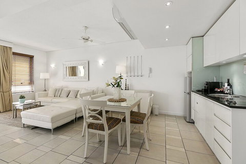 Hastings Street Unit Across Road From Beach Unit 524 32 Hastings Street - Sydney Tourism 6