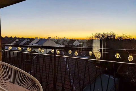 Bright & Airy TOP Floor Apartment With FAB Views - Sydney Tourism 2