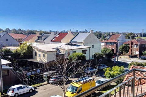 Bright & Airy TOP Floor Apartment With FAB Views - Sydney Tourism 1