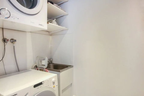 Spacious 2 Bedroom Apartment In Ascot With Large Private Garden - Sydney Tourism 6