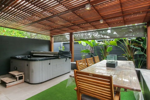 Spacious 2 Bedroom Apartment In Ascot With Large Private Garden - Sydney Tourism 7