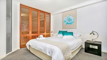 The Apartment Service AX405 - Sydney Tourism 3
