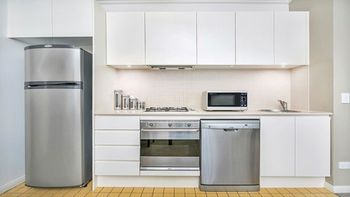 The Apartment Service AX405 - Sydney Tourism 5