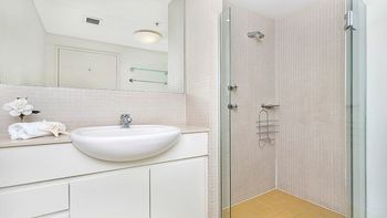 The Apartment Service AX405 - Sydney Tourism 4