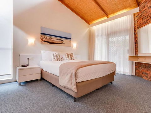 Sapphire Sea N Sand - Sydney Tourism 3