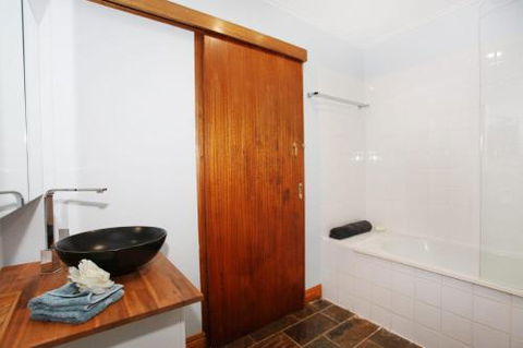 BEACH SHOPS & FABULOUS VACATION HOME! - Sydney Tourism 0
