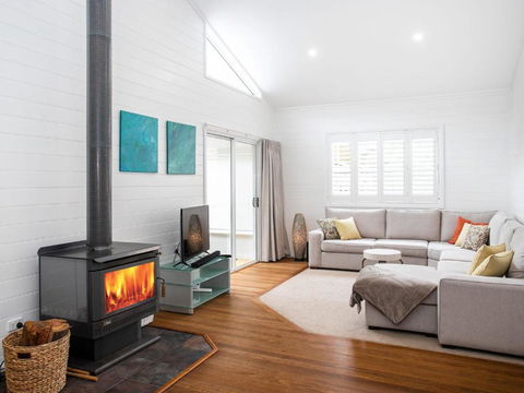 3 Macleay St. Narrawallee - Sydney Tourism 2