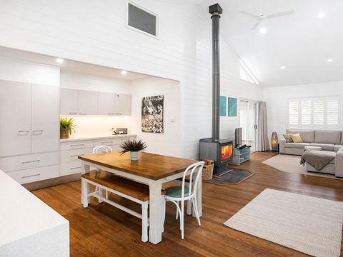 3 Macleay St. Narrawallee - Sydney Tourism 6