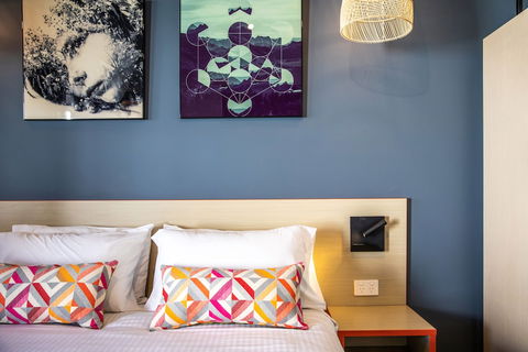 Nightcap At Monash Hotel - Sydney Tourism 5