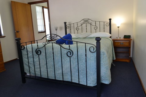 Dolphin Lodge - Sydney Tourism 3