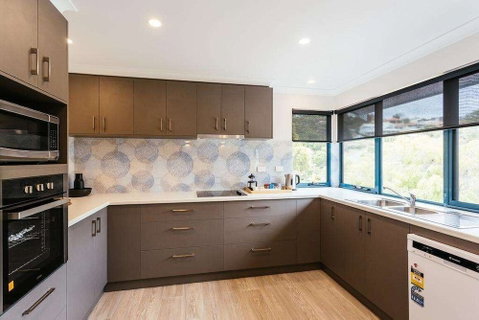 Dolphin Lodge - Sydney Tourism 6