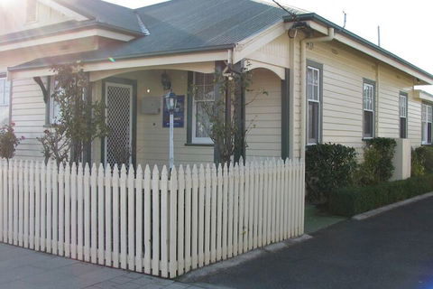 The Postmaster Inn BnB - Sydney Tourism 1