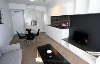 Under The Townsville Sun (694I) - Sydney Tourism 4