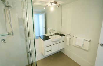 Under The Townsville Sun (694I) - Sydney Tourism 6