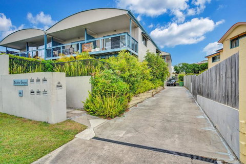 Rainbow Breezes 4 Rainbow Beach Townhouse With Breath Taking Ocean Views To Fraser Island - Sydney Tourism 2