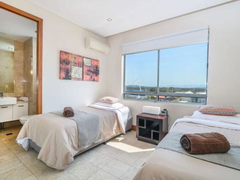 Luxury Retreat 2 Bedroom Spa Suite - Sydney Tourism 3