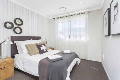 Luxury Brand New Home - Sydney Tourism 5