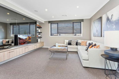 Luxury Brand New Home - Sydney Tourism 4