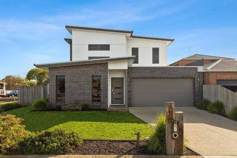 TORQUAY Relax & Unwind Beach 300m Table Tennis - Sydney Tourism 6