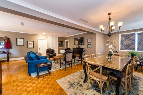 Hedge House- Luxury Space Style Location - Sydney Tourism 3