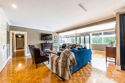 Hedge House- Luxury Space Style Location - Sydney Tourism 5