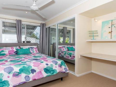 Dog Lovers Retreat Beachmere - Sydney Tourism 2